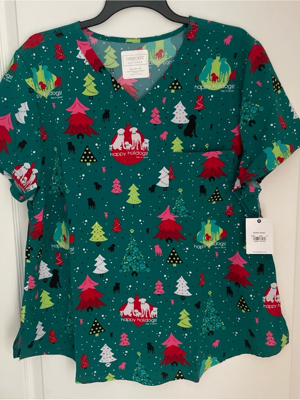 NWT Women’s XL Cherokee Happy Holidogs Christmas Print Scrub Top